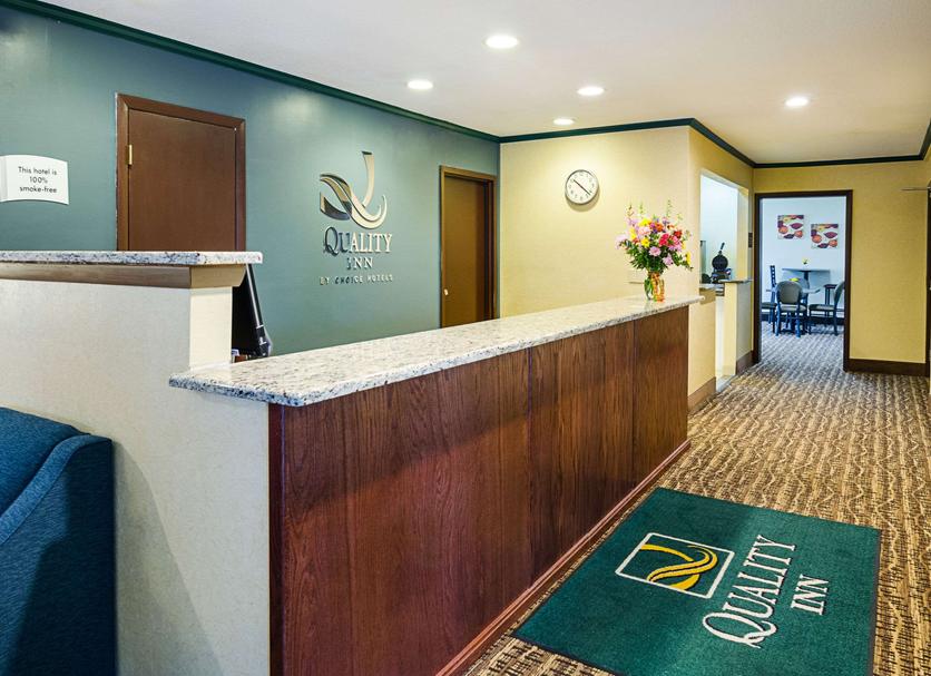 Front desk Photo