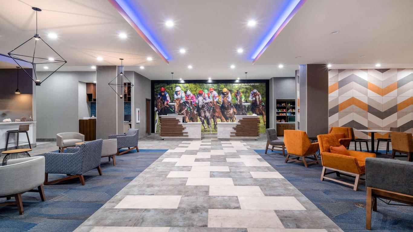 La Quinta Inn & Suites by Wyndham Louisville NE/Old Henry Rd