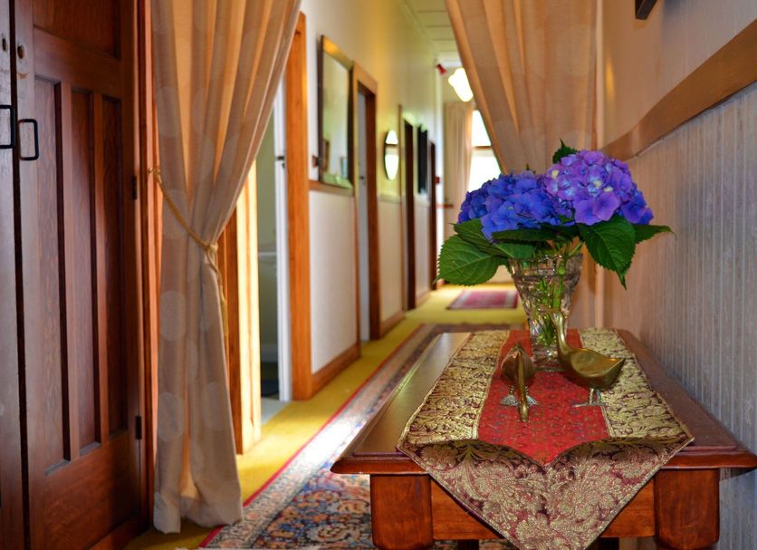 Braemar House B&B and YHA Hostel in Whanganui hallway with floral table centerpiece and curtains