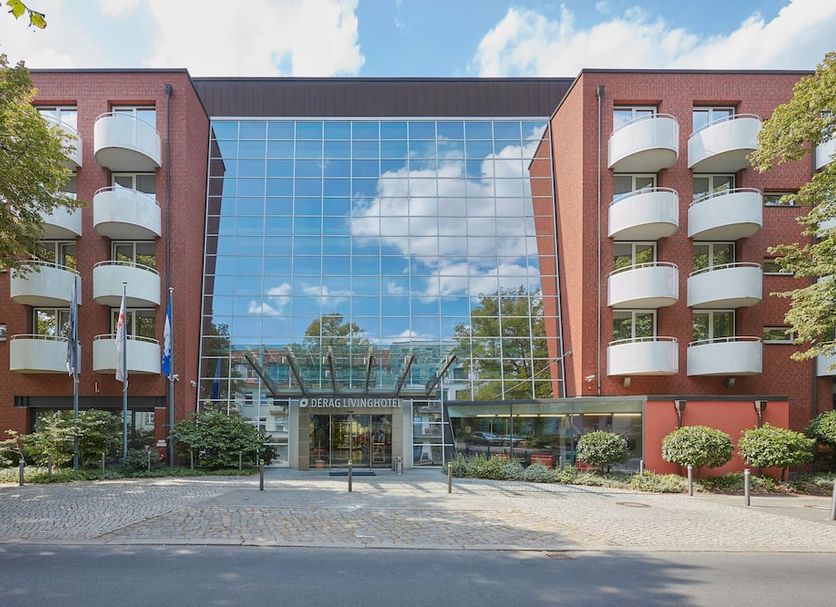 Living Hotel Weißensee in Berlin, exterior with glass-front entrance and balconies