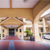 Downtowner Inn and Suites in Houston entrance with covered archway and driveway