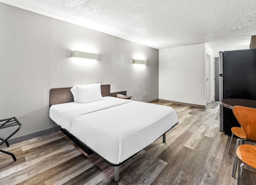 Studio 6 King of Prussia PA Philadelphia room with bed, desk, chair, and mini fridge in King of Prussia