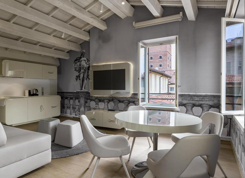Dining room Photo
