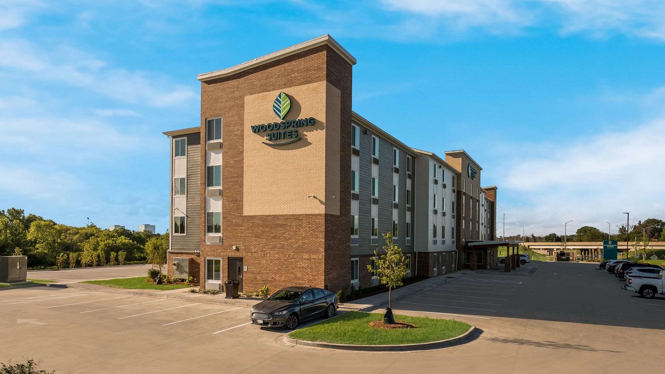 Woodspring Suites Milwaukee - Menomonee Falls