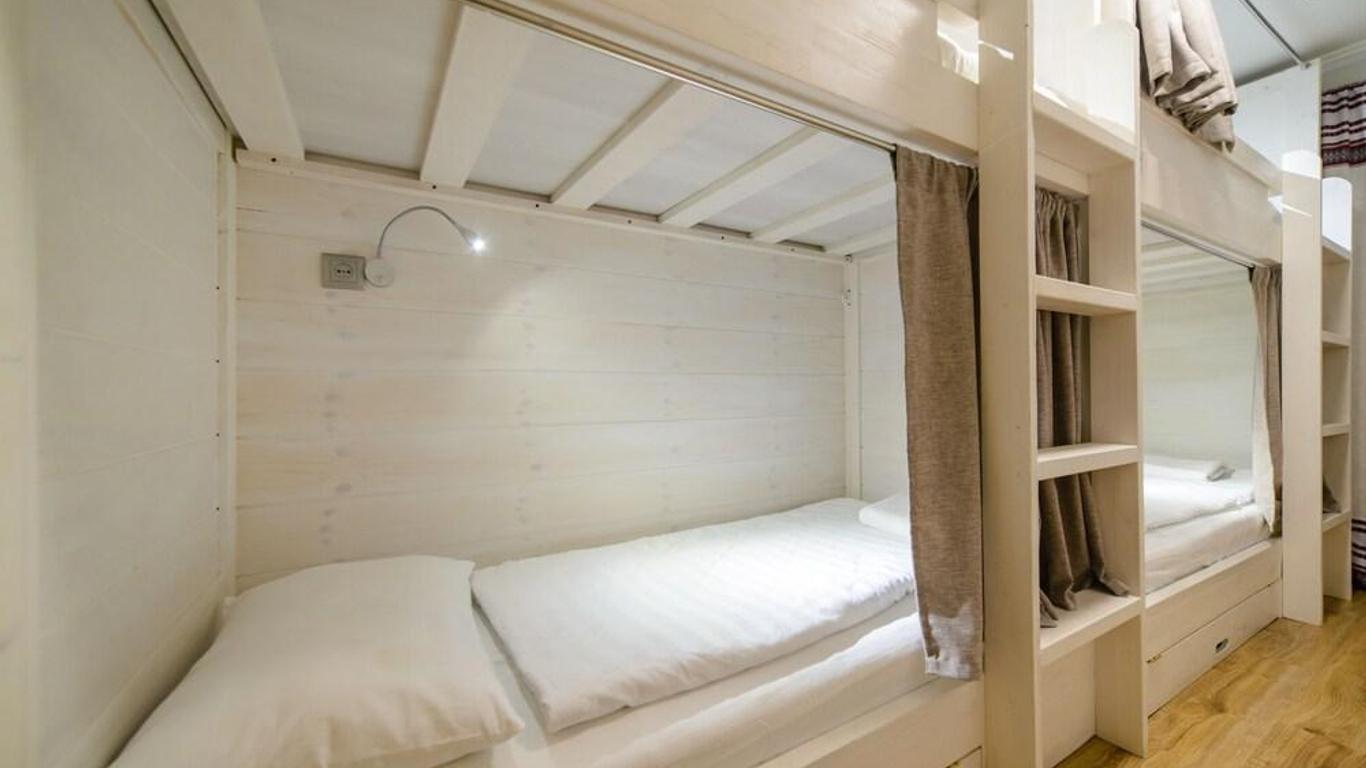 Hostel Izba