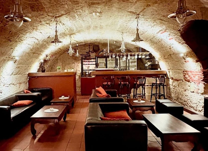eXo Hotel Franka Bamberg lounge bar in Hallstadt with arched stone ceiling and seating