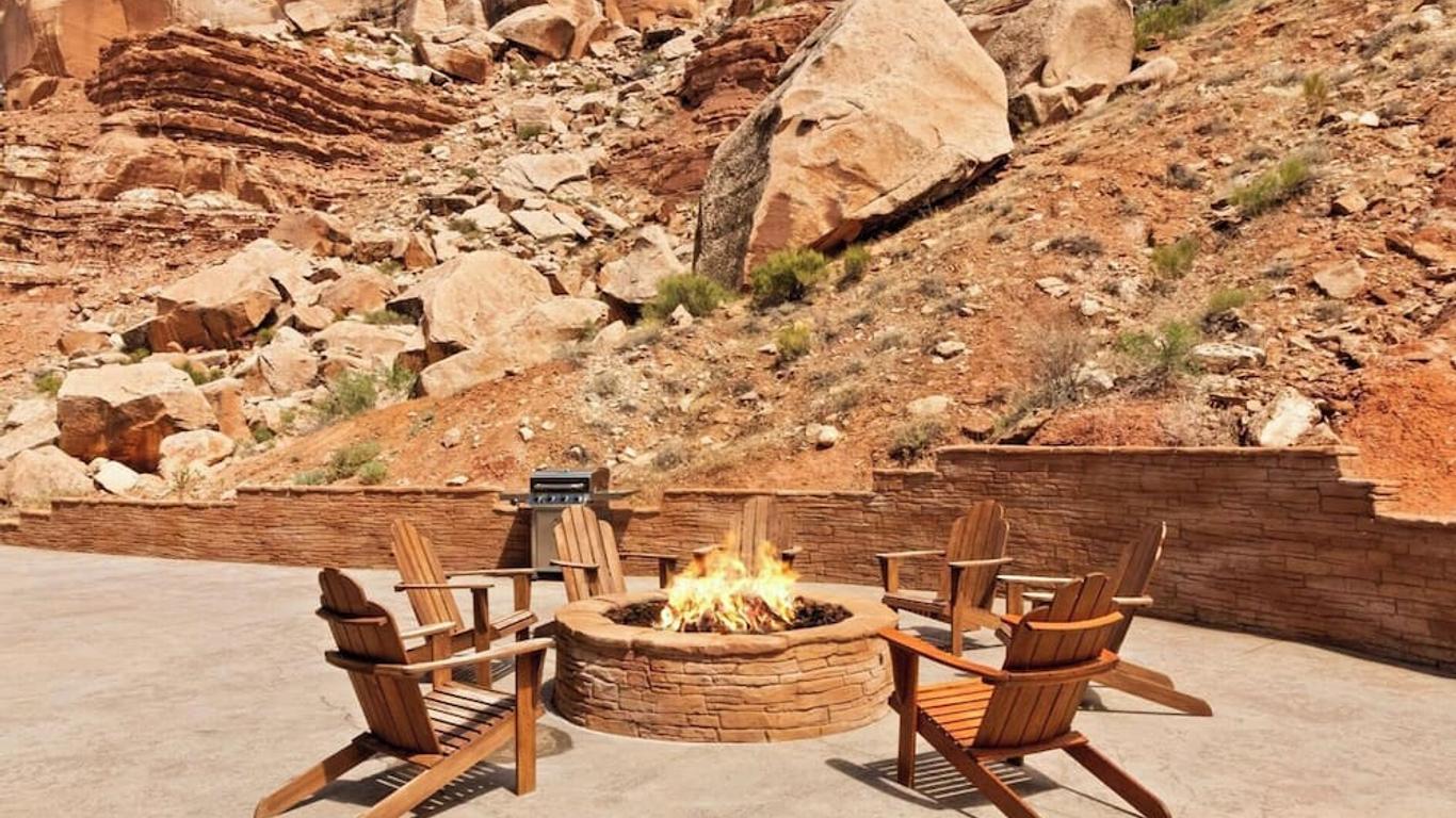 Bluff Dwellings Resort