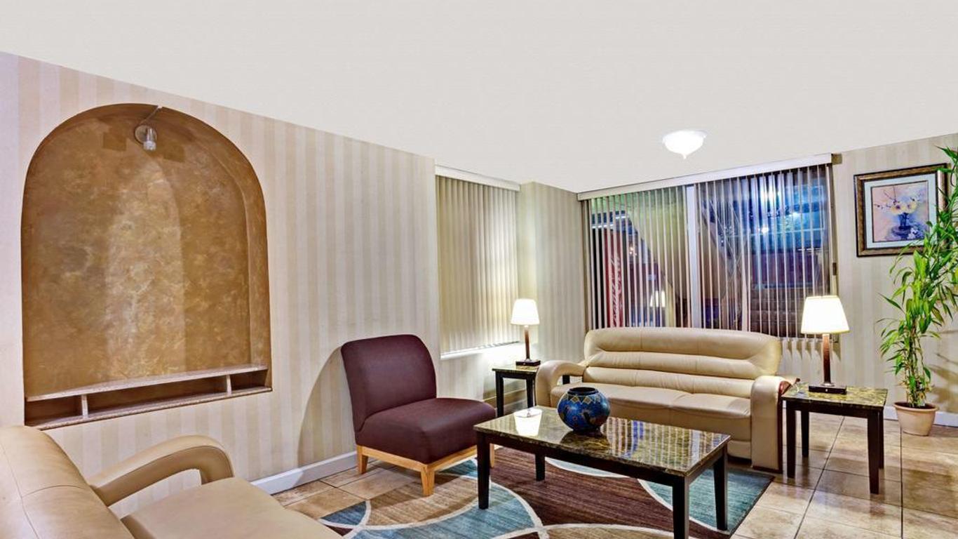 Super 8 by Wyndham Nashville Downtown