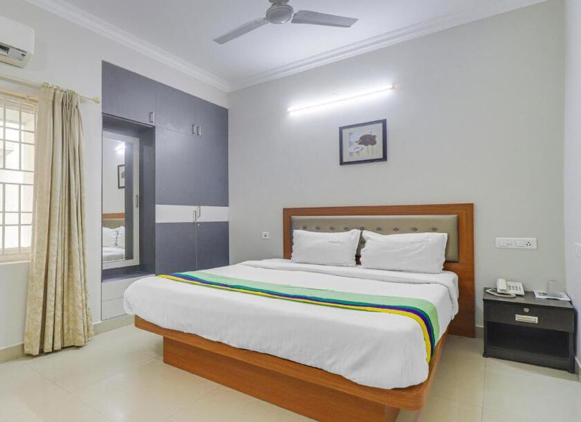 Fabhotel Rithikha Inn Manapakkam Chennai room with double bed, window, AC and ceiling fan