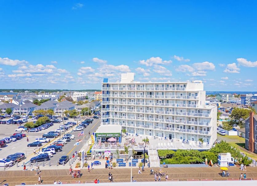 Commander Hotel & Suites in Ocean City, beachfront hotel with balconies and ocean view