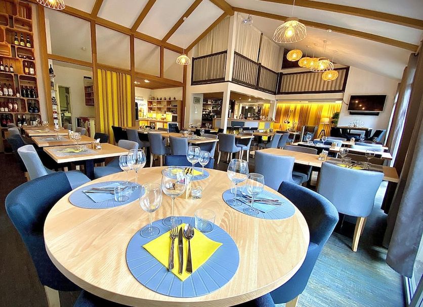 Fasthôtel Biarritz Bidart CÔte-Basque restaurant dining room with set tables and chairs in Bidart