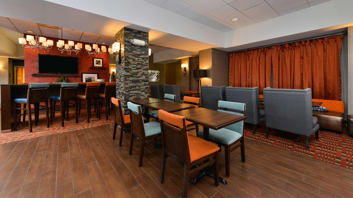 Hampton Inn Chicago-Carol Stream