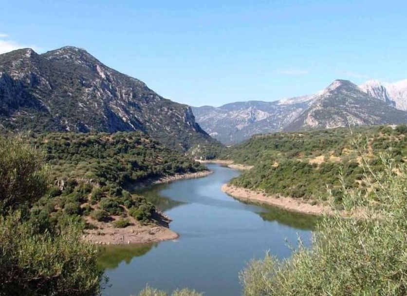 Turismo Rurale Belvedere Pradonos in Dorgali overlooking a river valley and mountains