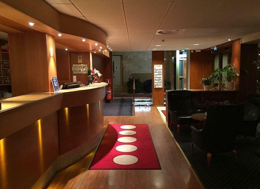 Front desk Photo