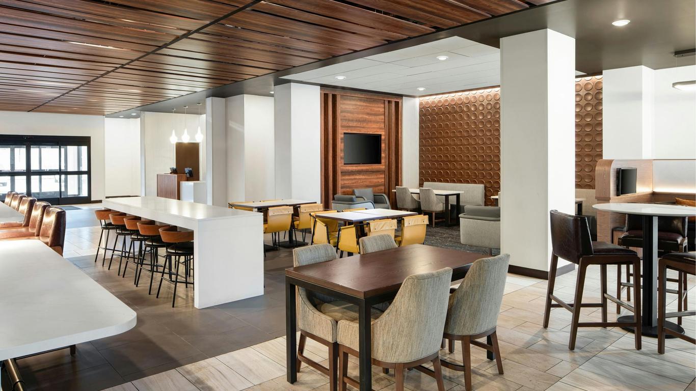 Courtyard by Marriott Seattle SeaTac Airport