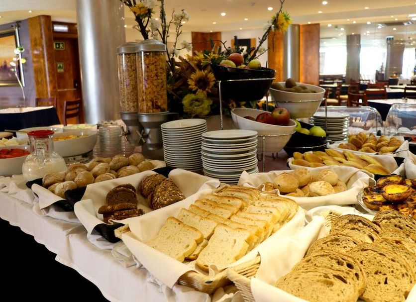 Hotel Travel Park Lisboa breakfast buffet with bread, pastries, fruit and cereal in Lisbon