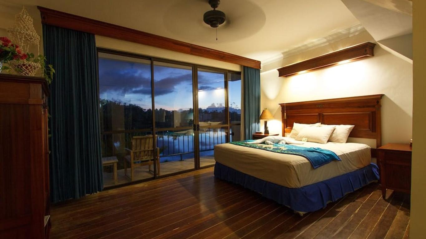 Manta Ray Bay Resort