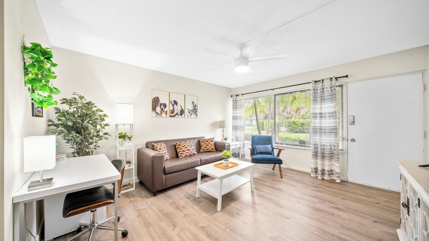 Riverwatch Apartments By Lowkl