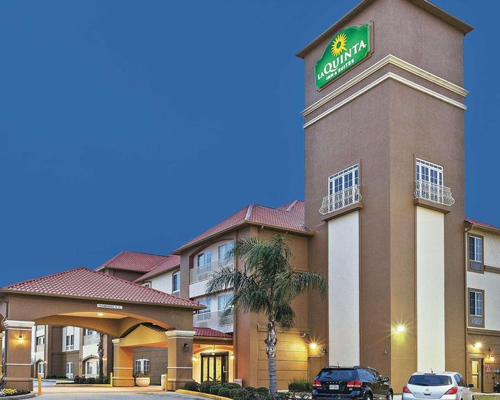 la quinta inn suites by wyndham houston hobby airport 83 houston hotel deals reviews kayak