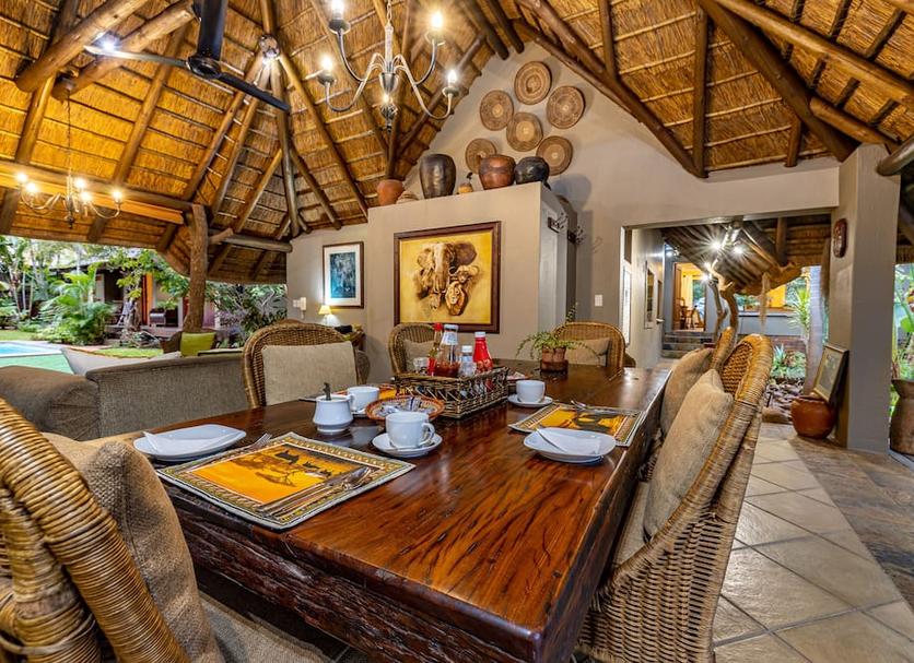 Dining room Photo