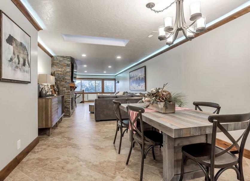 Dining room Photo