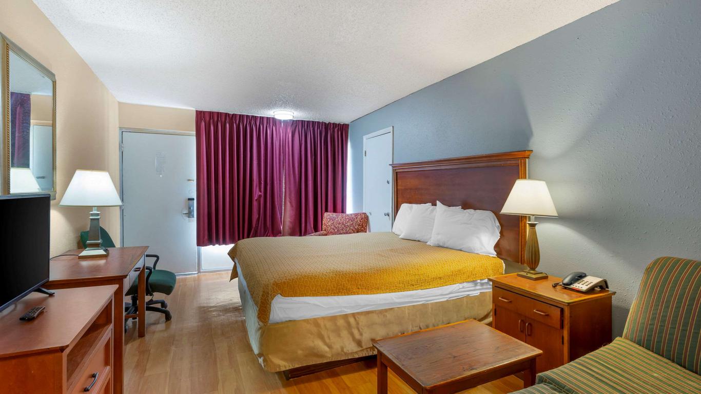 Rodeway Inn Colonial Heights I-95