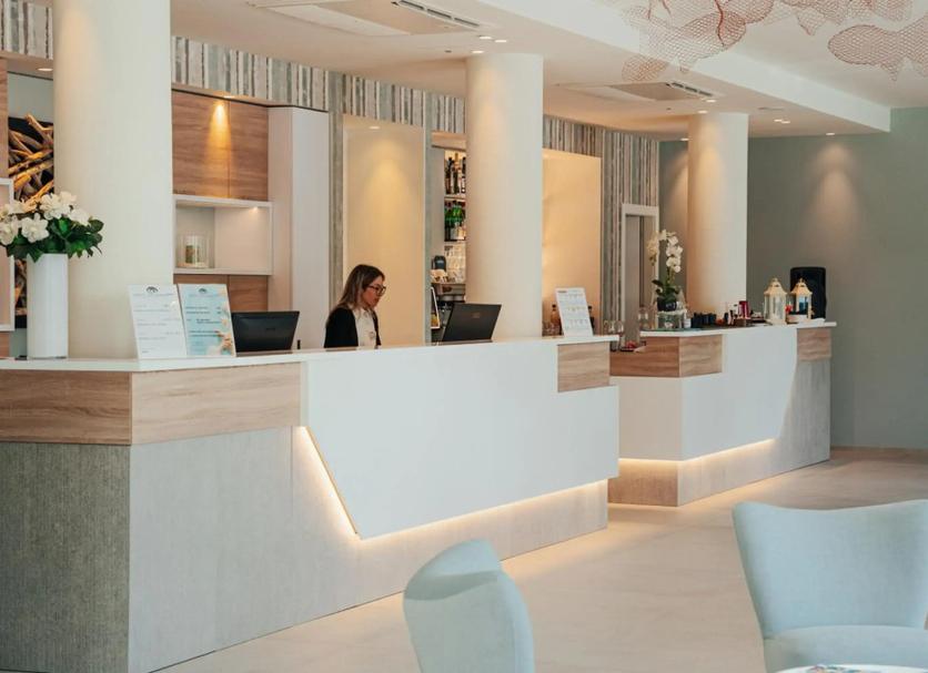 Front desk Photo