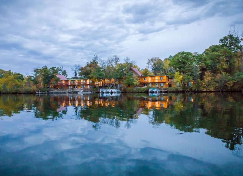 Curriers Lakeview Lodge in Rice Lake with lakeside cabins reflected on calm water