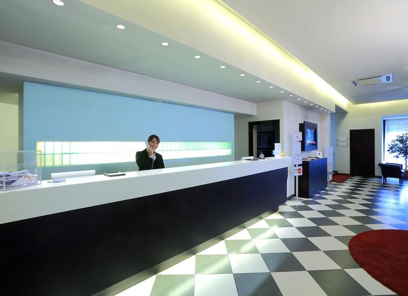 Front desk Photo