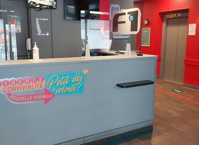 Front desk Photo