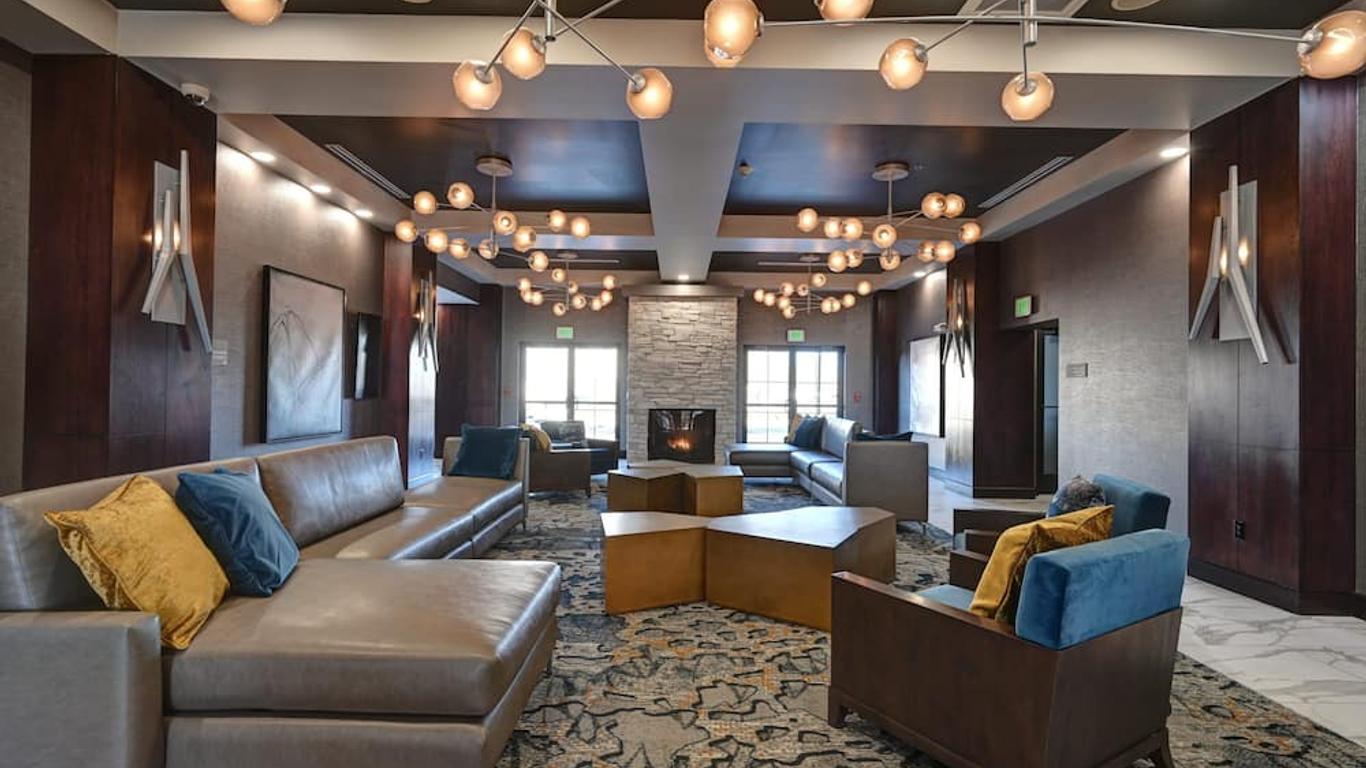 DoubleTree by Hilton Denver International Airport