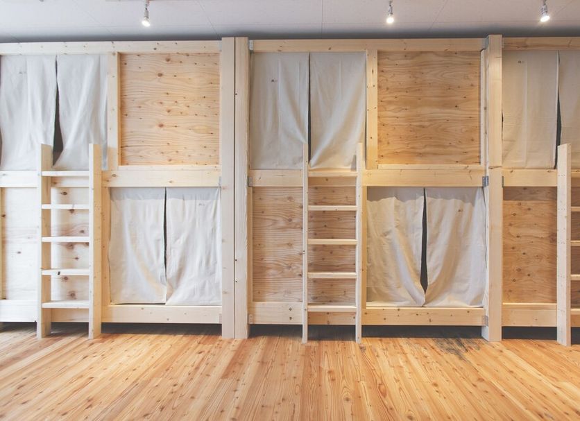 Noboribetsu Guest House Aka & Ao bunk beds with privacy curtains in Noboribetsu