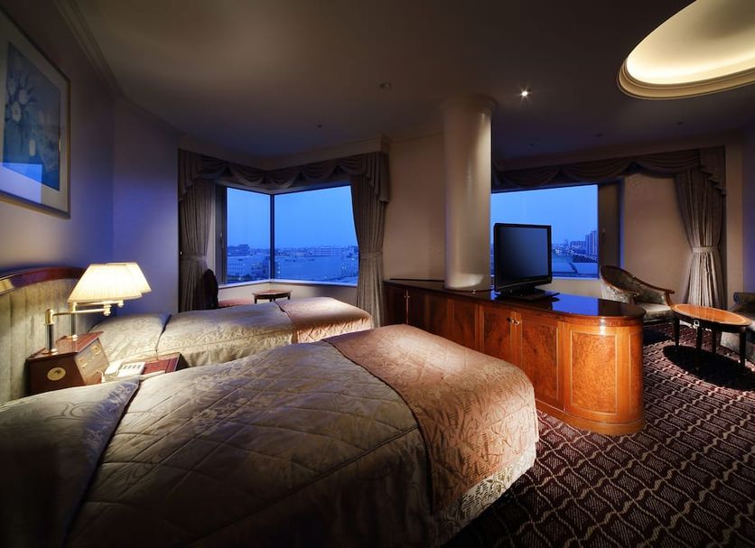 Hotel Springs Makuhari in Chiba guest room with twin beds and ocean-view windows