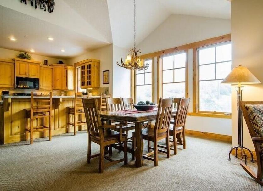 Dining room Photo