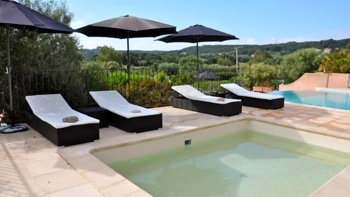 Hotel Maora Village
