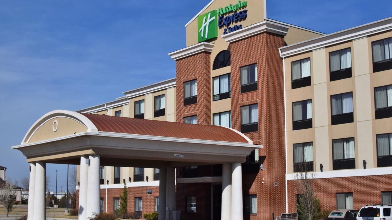 Holiday Inn Express & Suites Pratt