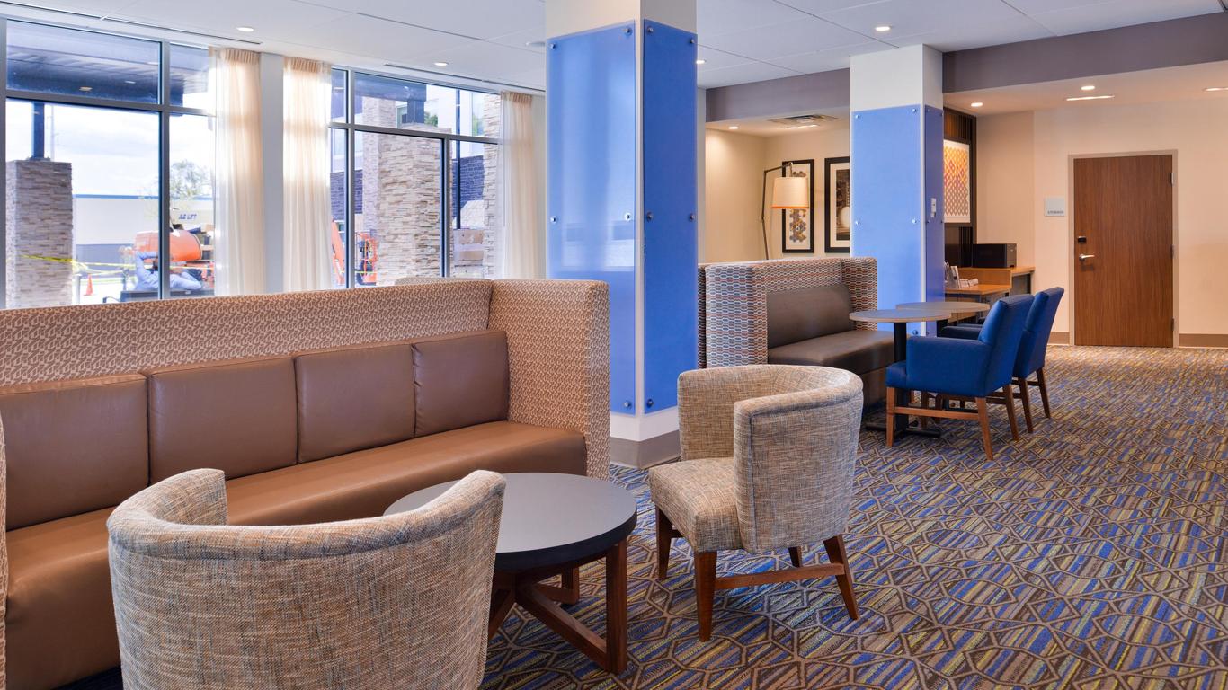Holiday Inn Express & Suites Mall Of America - MSP Airport