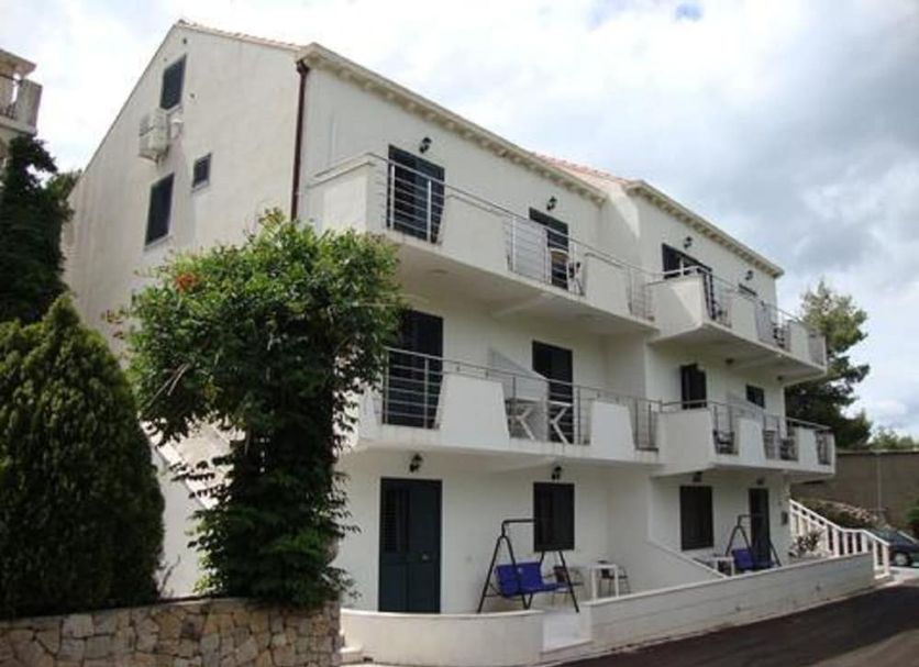 Villa Royal in Cavtat, white 3-story hotel with balconies and a sloped driveway