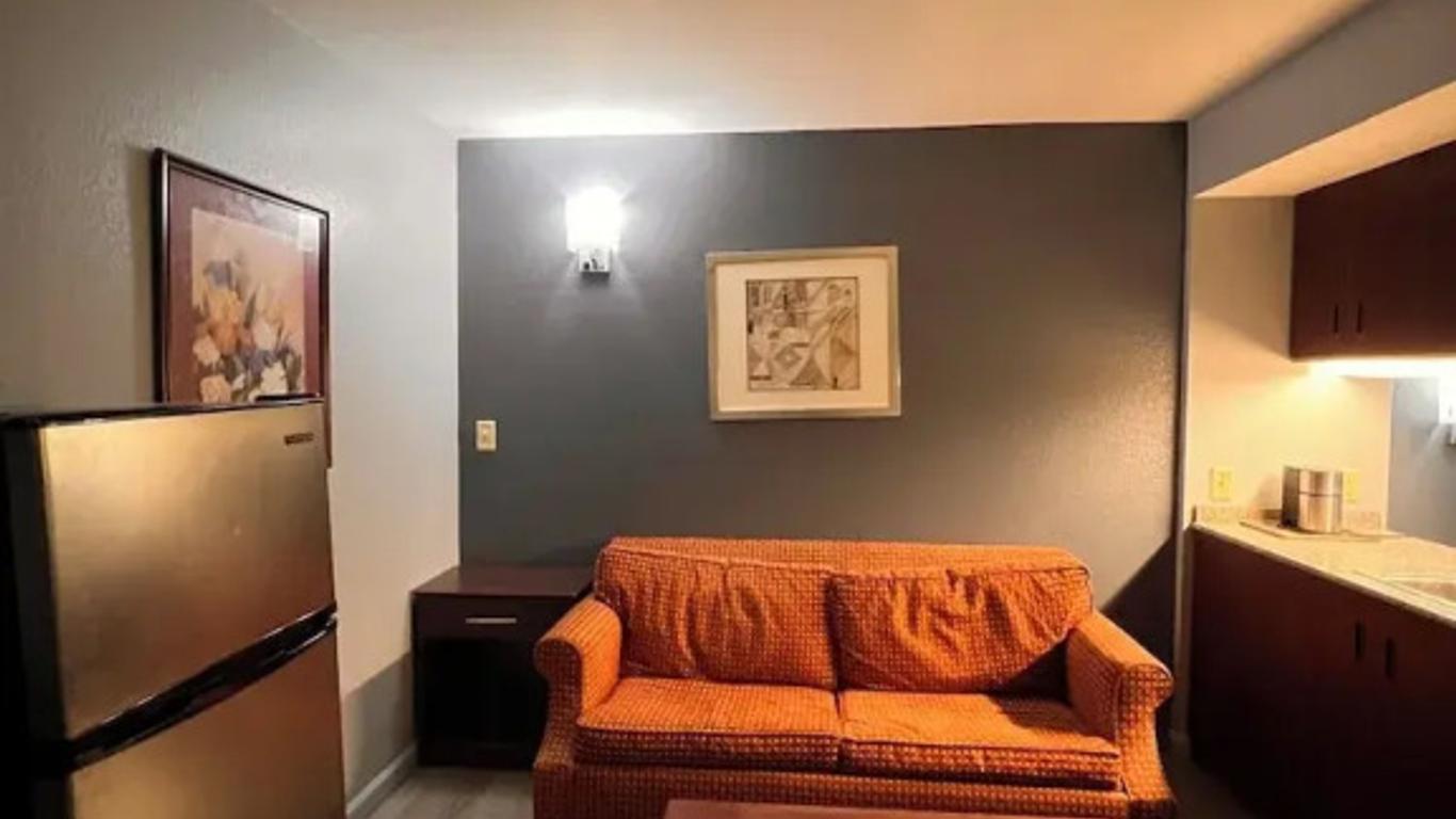 Blisspoint Inn & Suites, Northwood