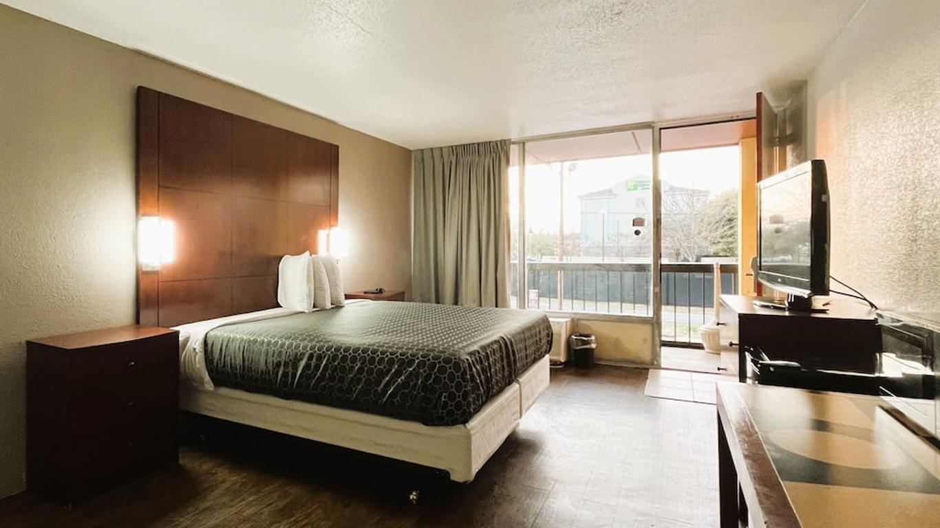 OYO Hotel Phenix City Central