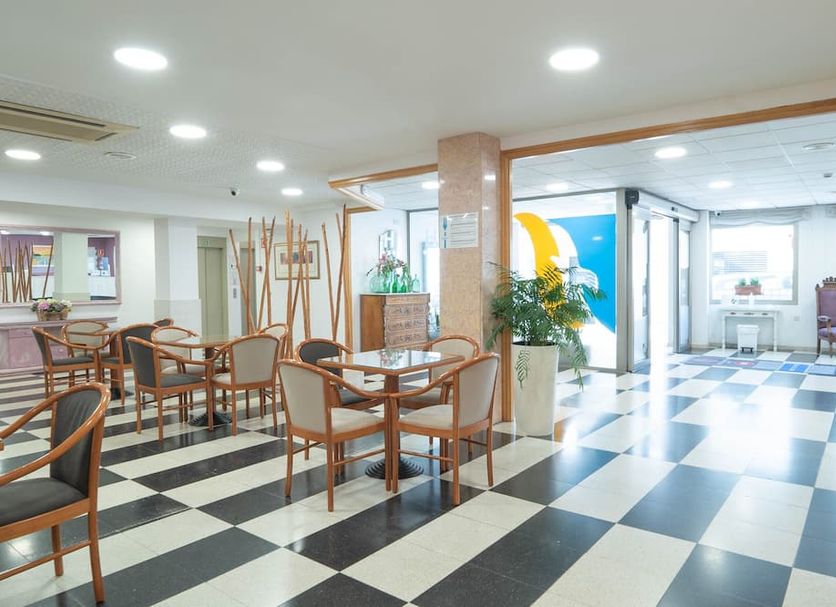 Hotel S'agoita in Platja d'Aro lobby seating area with checkered floor and bright lounge space