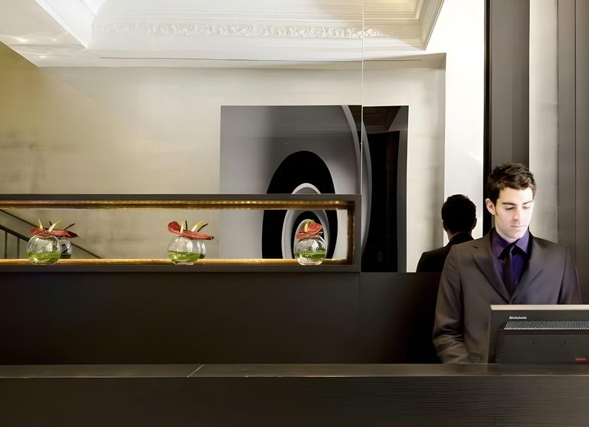 Front desk Photo