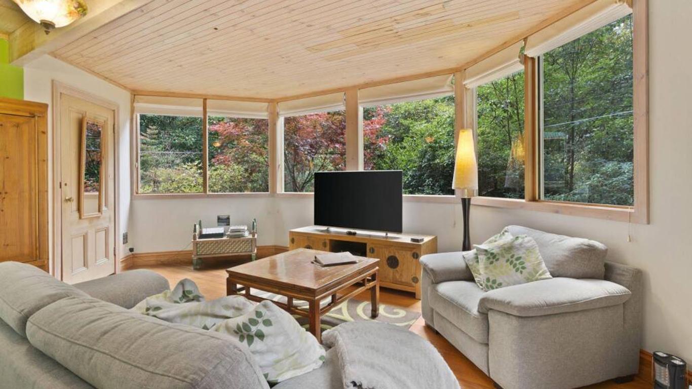 Linden Gardens Rainforest Retreat