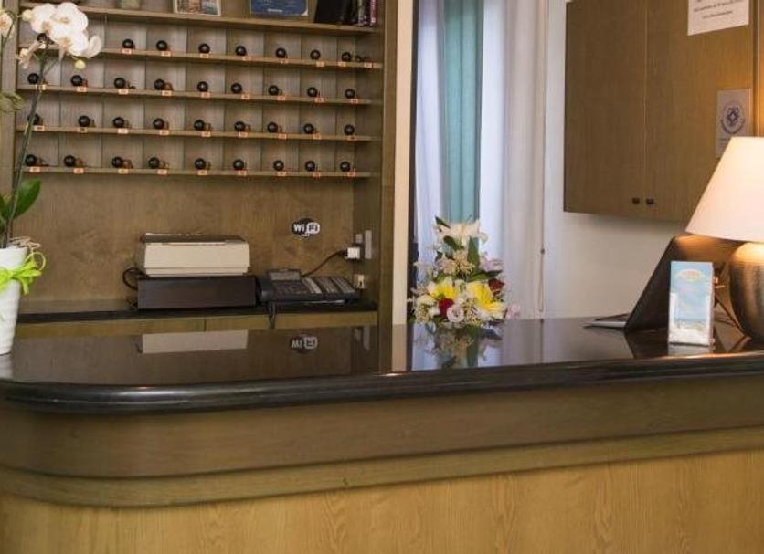 Front desk Photo