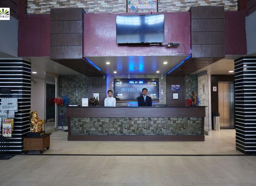 Front desk Photo