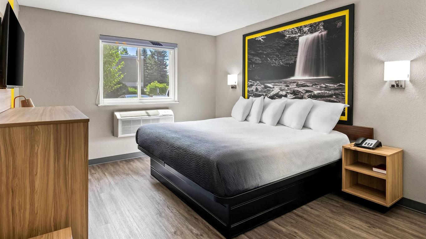 Super 8 by Wyndham Lewiston Auburn Area