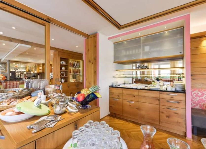Buffet Photo