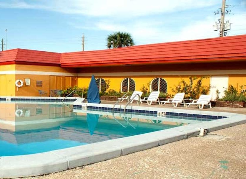Scottish Inn Downtown Jacksonville in Jacksonville with an outdoor pool and lounge chairs