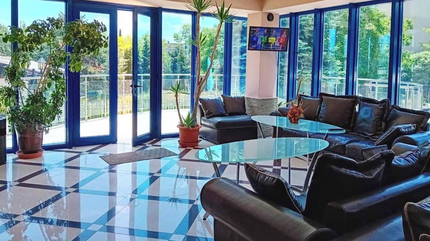Twins Palace Aparthotel