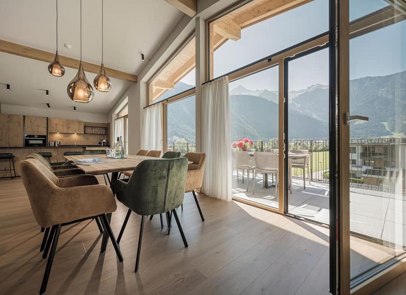 Dining room Photo